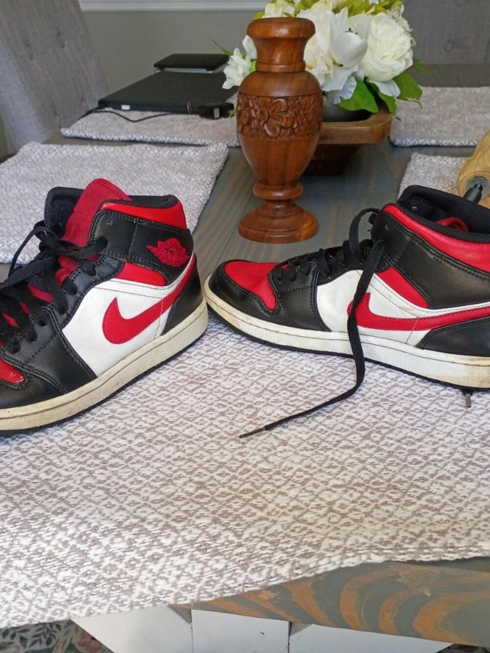 Jordan 1 Mid Bred Toe Black Red White Mens 8.5